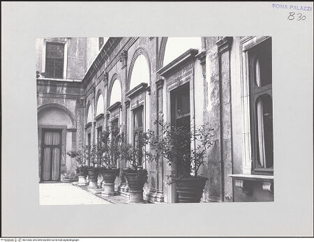 Vorderseite von Bibliotheca Hertziana [https://www.deutsche-digitale-bibliothek.de/content/lizenzen/rv-fz/] Palazzo ColonnaPalazzina della Rovere - Hof, bh572480_recto. Foto.