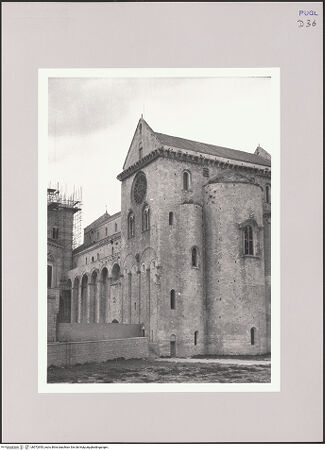 Vorderseite von Bibliotheca Hertziana [https://www.deutsche-digitale-bibliothek.de/content/lizenzen/rv-fz/] CattedraleSüdfassadeSüdquerhausarm - Südquerhausarm und Apsiden von Südosten, bh572955_recto. Foto: Schwager, Klaus.