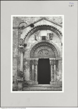 Vorderseite von Bibliotheca Hertziana [https://www.deutsche-digitale-bibliothek.de/content/lizenzen/rv-fz/] Portal der Nordseite - Teilansicht, bh573009_recto. Foto: Hahn, Hanno.