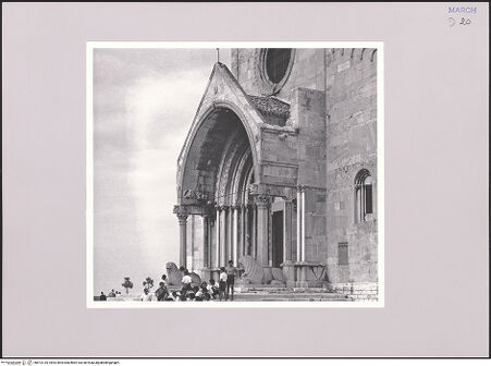 Vorderseite von Bibliotheca Hertziana [https://www.deutsche-digitale-bibliothek.de/content/lizenzen/rv-fz/] Hauptportal - Seitenansicht, bh573135_recto. Foto.