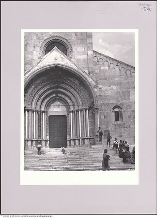 Vorderseite von Bibliotheca Hertziana [https://www.deutsche-digitale-bibliothek.de/content/lizenzen/rv-fz/] DuomoWestfassade - Fassade, bh573137_recto. Foto.