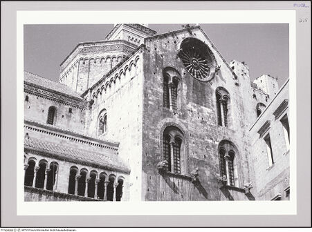 Vorderseite von Bibliotheca Hertziana [https://www.deutsche-digitale-bibliothek.de/content/lizenzen/rv-fz/] CattedraleSüdseite und SüdquerhausSüdquerhaus - Teilansicht von Südwesten, bh573149_recto. Foto: Hahn, Hanno.