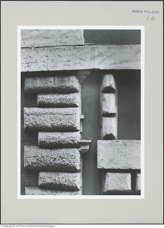 Vorderseite von unbekannt [https://www.deutsche-digitale-bibliothek.de/content/lizenzen/rv-fz/] Gisant - Kopf und Oberkörper, seitlich, bh574120_recto. Foto.