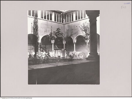 Vorderseite von Bibliotheca Hertziana [https://www.deutsche-digitale-bibliothek.de/content/lizenzen/rv-fz/] Ex convento della Santissima PietàChiostro - Teilansicht, bh574320_recto. Foto: Lehmann-Brockhaus, Otto.