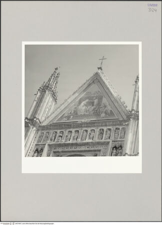 Vorderseite von Bibliotheca Hertziana [http://creativecommons.org/licenses/by-nc-sa/4.0/] Duomo & Santa Maria Assunta in Cielo - Zentraler Giebel, bh574657_recto. Foto: D'Onofrio, Cesare.