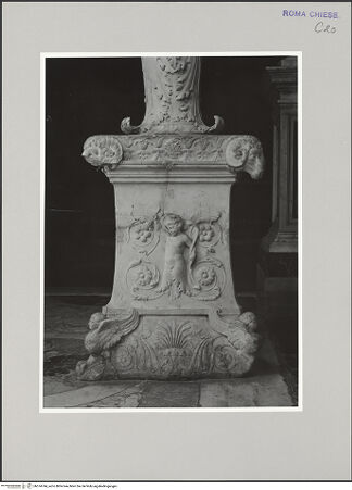 Vorderseite von DAI [https://www.deutsche-digitale-bibliothek.de/content/lizenzen/rv-ez/] Kandelaber - Basis: Rankeneros, bh574744_recto. Foto.