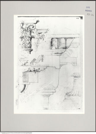 Vorderseite von Istituto Nazionale per la Grafica [https://www.deutsche-digitale-bibliothek.de/content/lizenzen/rv-ez/] Codice A (2501 A)Santa Sabina, Kapitell mit Figurenbüste, zwei Gesimse im Profil; "P i e d e d i C r a t e r e m a r m o r e o" - , bh575458_recto. Foto.