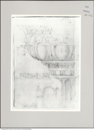 Vorderseite von Istituto Nazionale per la Grafica [https://www.deutsche-digitale-bibliothek.de/content/lizenzen/rv-ez/] Codice A (2501 A)Aufriss eines ornamentierten dorischen Kapitells, Detailansicht der Kannelur, Abakus in Untersicht; Blütenfries - , bh575480_recto. Foto.