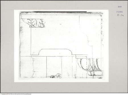 Vorderseite von Istituto Nazionale per la Grafica [https://www.deutsche-digitale-bibliothek.de/content/lizenzen/rv-ez/] Codice B (2501 B)Palazzo Farnese, zweite Ordnung im Cortile, Gesims, Architrav, - , bh575522_recto. Foto.