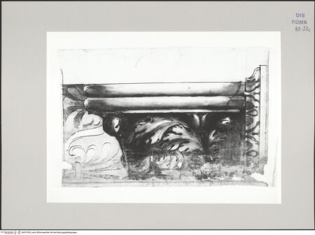 Vorderseite von Istituto Nazionale per la Grafica [https://www.deutsche-digitale-bibliothek.de/content/lizenzen/rv-ez/] Codice C (2502)Antica Basilica dei Santi Apostoli, ionisches Säulenkapitell in Seitenansicht - , bh575783_recto. Foto.