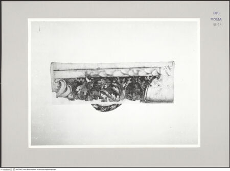 Vorderseite von Istituto Nazionale per la Grafica [https://www.deutsche-digitale-bibliothek.de/content/lizenzen/rv-ez/] Codice C (2502)Architektonische Elemente, aufgefunden in den Vigne von Santi Quattro Coronati - , bh575807_recto. Foto.