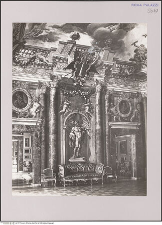 Vorderseite von unbekannt [https://www.deutsche-digitale-bibliothek.de/content/lizenzen/rv-ez/] Dekoration aus fingierter Architektur, Statuen und Landschaftsausblicken - Statue des Herkules, bh576119_recto. Foto.