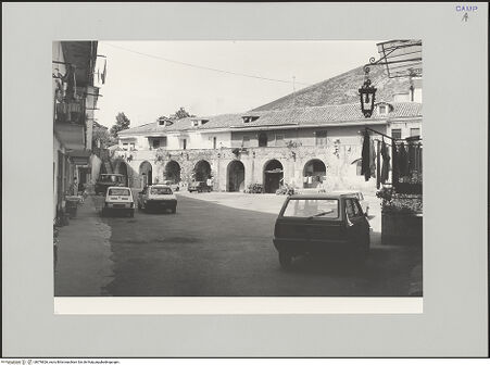 Vorderseite von unbekannt [https://www.deutsche-digitale-bibliothek.de/content/lizenzen/rv-fz/] Trattoria - Hof, bh576826_recto. Foto: Kruft?, Hanno-Walter.