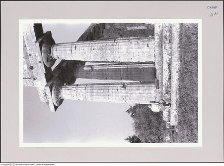 Vorderseite von Bibliotheca Hertziana [https://www.deutsche-digitale-bibliothek.de/content/lizenzen/rv-fz/] Tempio di Atena (Athenatempel) - Nordwestecke, bh578423_recto. Foto: Hahn, Hanno.