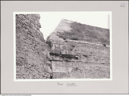 Vorderseite von Bibliotheca Hertziana [https://www.deutsche-digitale-bibliothek.de/content/lizenzen/rv-fz/] Fortezza AngioinaPalast Friedrichs II. - Ostecke, Verbindung zwischen Friedrichs Palast und der Anjevin-Mauer, bh578453_recto. Foto: Hahn, Hanno.