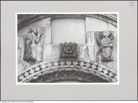 Vorderseite von Bibliotheca Hertziana [https://www.deutsche-digitale-bibliothek.de/content/lizenzen/rv-fz/] Portal der NordseiteDer heilige Leonhard und ein Pilger - Gesamtansicht, bh578504_recto. Foto: Hutzel, Max.