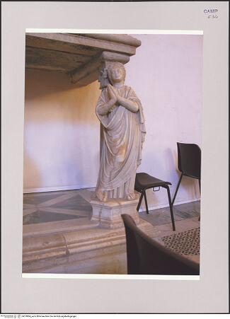 Vorderseite von Röll, Johannes [https://www.deutsche-digitale-bibliothek.de/content/lizenzen/rv-fz/] Grabmal des Erzbischofs Nicolò II. Piscicelli (gest. 1471) - Rechte Stützfigur (Spes), bh578894_recto. Foto (digital): Röll, Johannes.