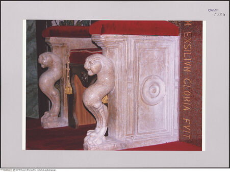 Vorderseite von Röll, Johannes [https://www.deutsche-digitale-bibliothek.de/content/lizenzen/rv-fz/] Kathedra Gregors VII. - Ansicht von schräg rechts, bh578926_recto. Foto (digital): Röll, Johannes.