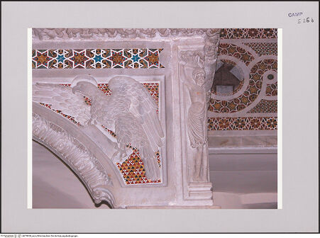 Vorderseite von Röll, Johannes [https://www.deutsche-digitale-bibliothek.de/content/lizenzen/rv-fz/] Linke Kanzel - Detail: rechter Zwickel mit dem Symbol des evangelisten Johannes, bh578930_recto. Foto (digital): Röll, Johannes.