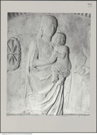 Vorderseite von Markham Schulz, Anne [https://www.deutsche-digitale-bibliothek.de/content/lizenzen/rv-ez/] Grabmal des Rechtsgelehrten Antonio Roselli (gest. 1466)TotenkammerMadonna zwischen den Heiligen Katharina und Maria Magdalena - Madonna, bh580050_recto. Foto: Schulz, Anne Markham.