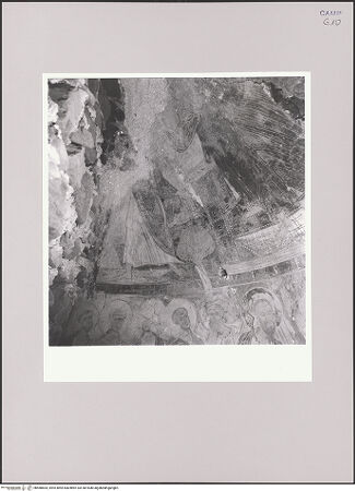 Vorderseite von ICCD [https://www.deutsche-digitale-bibliothek.de/content/lizenzen/rv-ez/] Die Himmelfahrt Christi und Maiestas Domini - Teilansicht: oberes Register, linke Seite, Engel und thronender Christus (vor der Ablösung), bh580664_recto. Foto.