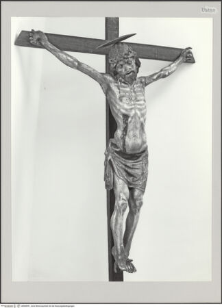 Vorderseite von Markham Schulz, Anne [https://www.deutsche-digitale-bibliothek.de/content/lizenzen/rv-ez/] Kruzifix - Schrägansicht von links, bh580991_recto. Foto.