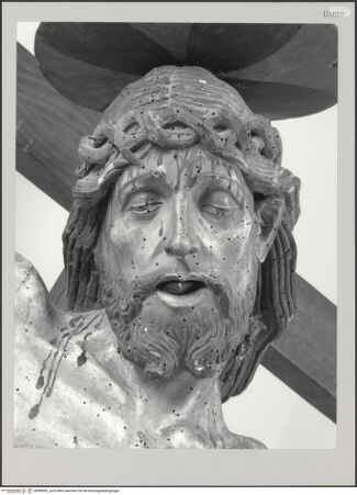 Vorderseite von Markham Schulz, Anne [https://www.deutsche-digitale-bibliothek.de/content/lizenzen/rv-ez/] Kruzifix - Kopf, frontal, bh580992_recto. Foto.