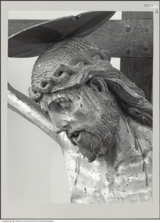 Vorderseite von Markham Schulz, Anne [https://www.deutsche-digitale-bibliothek.de/content/lizenzen/rv-ez/] Kruzifix - Kopf, Aufnahme von rechts, bh580993_recto. Foto.