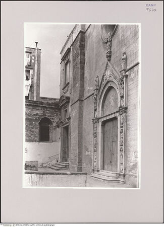 Vorderseite von ICCD [https://www.deutsche-digitale-bibliothek.de/content/lizenzen/rv-ez/] San Giovanni a CarbonaraSüdfassade (Cappella di Santa Monica) - Schrägansicht von Südwesten, bh581305_recto. Foto.