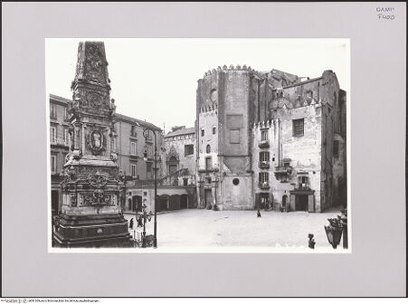 Vorderseite von ICCD [https://www.deutsche-digitale-bibliothek.de/content/lizenzen/rv-ez/] San Domenico MaggioreSüdöstliche Fassade - Apsis und Piazza San Domenico Maggiore, bh581309_recto. Foto.