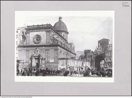 Vorderseite von ICCD [https://www.deutsche-digitale-bibliothek.de/content/lizenzen/rv-ez/] Santa Caterina a Formiello - Schrägansicht auf Fassade und Flanke, bh581318_recto. Foto.