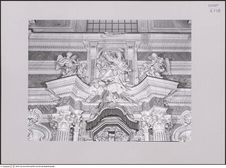 Vorderseite von ICCD [https://www.deutsche-digitale-bibliothek.de/content/lizenzen/rv-ez/] KreuzigungsaltarGottvater, umgeben von Engeln - Gesamtansicht, bh581320_recto. Foto.