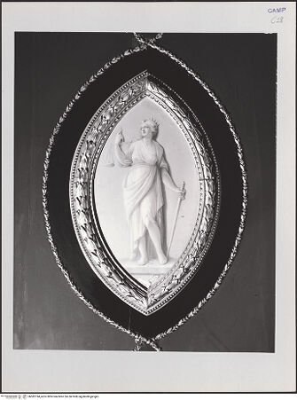 Vorderseite von Pedicini, Luciano [https://www.deutsche-digitale-bibliothek.de/content/lizenzen/rv-ez/] Kameen mit allegorischen Figuren und antiken GottheitenJustitia - Gesamtansicht, bh582194_recto. Foto: Pedicini, Luciano.