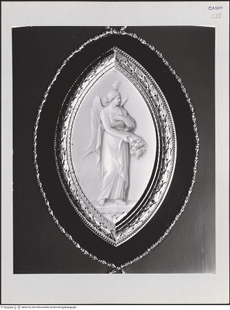 Vorderseite von Pedicini, Luciano [https://www.deutsche-digitale-bibliothek.de/content/lizenzen/rv-ez/] Kameen mit allegorischen Figuren und antiken GottheitenAbundantia (Überfluß) - Gesamtansicht, bh582196_recto. Foto: Pedicini, Luciano.