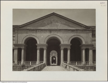 Vorderseite von Kidder Smith, G. E. (New York) [https://www.deutsche-digitale-bibliothek.de/content/lizenzen/rv-ez/] Palazzo del TèGartenfassade / Ostfassade - Loggia, Mittelteil, bh582269_recto. Foto.