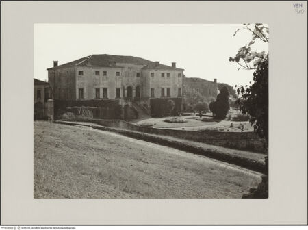Vorderseite von Bibliotheca Hertziana [https://rightsstatements.org/page/CNE/1.0/] Villa Godi MalinverniHauptfassade / Westfassade - Loggienfront, bh582635_recto. Foto: Kidder Smith, G. E. (New York).