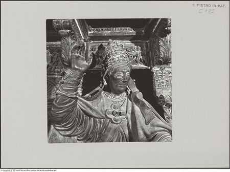 Vorderseite von Bibliotheca Hertziana [https://www.deutsche-digitale-bibliothek.de/content/lizenzen/rv-fz/] Grabmonument Papst Innozenz VIII.Thronender Papstes - Der Papst, Oberkörper in Frontalansicht, bh583108_recto. Foto: Fichera, Gabriele.