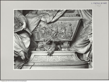 Vorderseite von ICCD [https://www.deutsche-digitale-bibliothek.de/content/lizenzen/rv-ez/] Grabmonument Papst Gregor XIII.Die Gregorianische Kalenderreform - Sarkophag, Gesamtansicht, bh583139_recto. Foto.