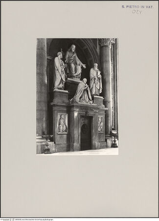 Vorderseite von ICCD [https://www.deutsche-digitale-bibliothek.de/content/lizenzen/rv-ez/] Grabmal von Papst Pius VIII. Albani - , bh583306_recto. Foto.