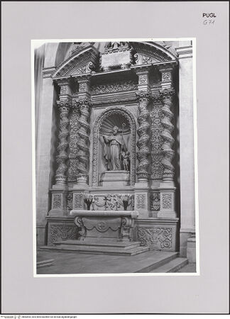 Vorderseite von Bibliotheca Hertziana [https://www.deutsche-digitale-bibliothek.de/content/lizenzen/rv-fz/] Altar des heiligen Orontius von Lecce  - Gesamtansicht von rechts, bh583453_recto. Foto: Kruft, Hanno-Walter.