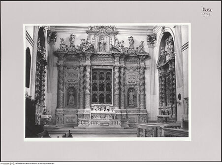 Vorderseite von Bibliotheca Hertziana [https://www.deutsche-digitale-bibliothek.de/content/lizenzen/rv-fz/] Altar der heiligen Irene - Gesamtansicht, bh583455_recto. Foto: Kruft, Hanno-Walter.