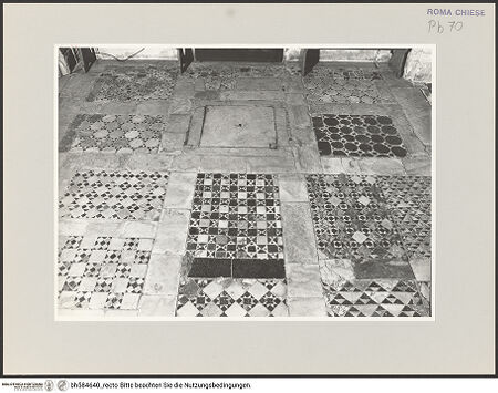 Vorderseite von Sopr. BAS ROMA [https://www.deutsche-digitale-bibliothek.de/content/lizenzen/rv-ez/] Santa Maria in AracoeliCappella di S. Margherita da Cortona ehemals di S. Bartolomeo - Cosmatenboden, bh584640_recto. Foto.