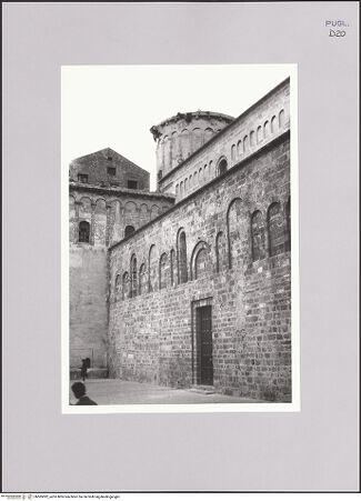 Vorderseite von Bibliotheca Hertziana [https://www.deutsche-digitale-bibliothek.de/content/lizenzen/rv-fz/] DuomoSüdflanke und Südquerhaus - Südflanke, Südquerhaus und Vierungskuppel von Südosten, bh585092_recto. Foto: Hahn, Hanno.