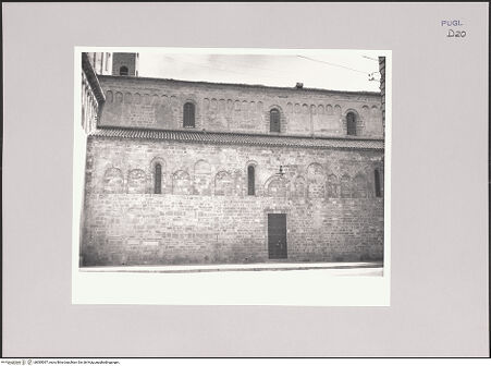 Vorderseite von Bibliotheca Hertziana [https://www.deutsche-digitale-bibliothek.de/content/lizenzen/rv-fz/] DuomoSüdflanke und Südquerhaus - Teilansicht von Süden, bh585097_recto. Foto: Hahn, Hanno.