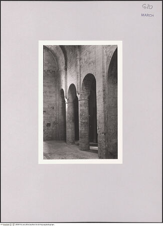 Vorderseite von Bibliotheca Hertziana [https://www.deutsche-digitale-bibliothek.de/content/lizenzen/rv-fz/] Santa Maria di Portonovo - Inneres, Mittelschiffsarkaden nach Westen (links), bh585146_recto. Foto: Hahn, Hanno.