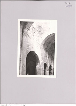 Vorderseite von Bibliotheca Hertziana [https://www.deutsche-digitale-bibliothek.de/content/lizenzen/rv-fz/] Santa Maria di Portonovo - Inneres, Mittelschiff: Vierung, bh585147_recto. Foto: Hahn, Hanno.