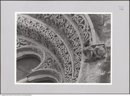 Vorderseite von Bibliotheca Hertziana [http://creativecommons.org/licenses/by-nc-sa/4.0/] FassadendekorationMittleres Rosefenster - Detail rechts, bh585647_recto. Foto: Sigismondi, Roberto.