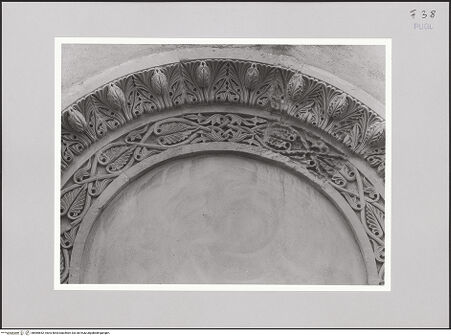 Vorderseite von Bibliotheca Hertziana [http://creativecommons.org/licenses/by-nc-sa/4.0/] Rechtes Seitenportal - Archivolten, bh585652_recto. Foto: Sigismondi, Roberto.