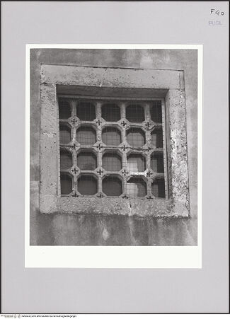 Vorderseite von Bibliotheca Hertziana [http://creativecommons.org/licenses/by-nc-sa/4.0/] Santa Caterina d'AlessandriaSüdfassade - Südseite, Detail: Fenster, bh585658_recto. Foto: Sigismondi, Roberto.