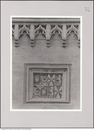 Vorderseite von Bibliotheca Hertziana [http://creativecommons.org/licenses/by-nc-sa/4.0/] Wappen des Giovanni Antonio Orisini del Balzo - Gesamtansicht (nordöstliche Seite), bh585670_recto. Foto: Sigismondi, Roberto.